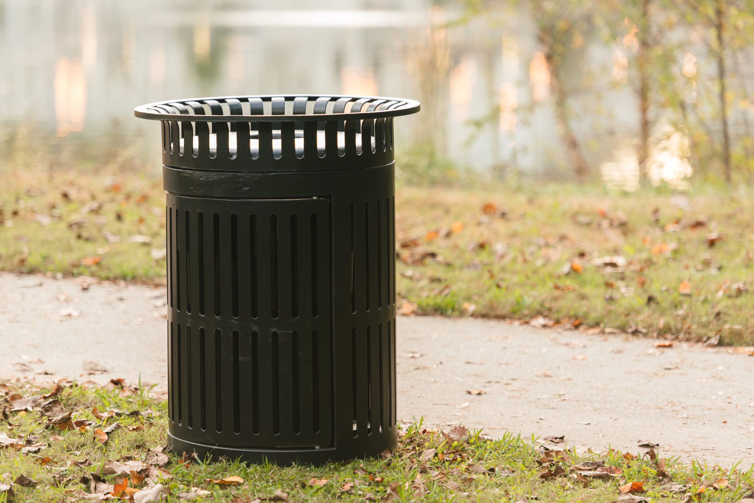 Commercial Trash Cans & Recycling